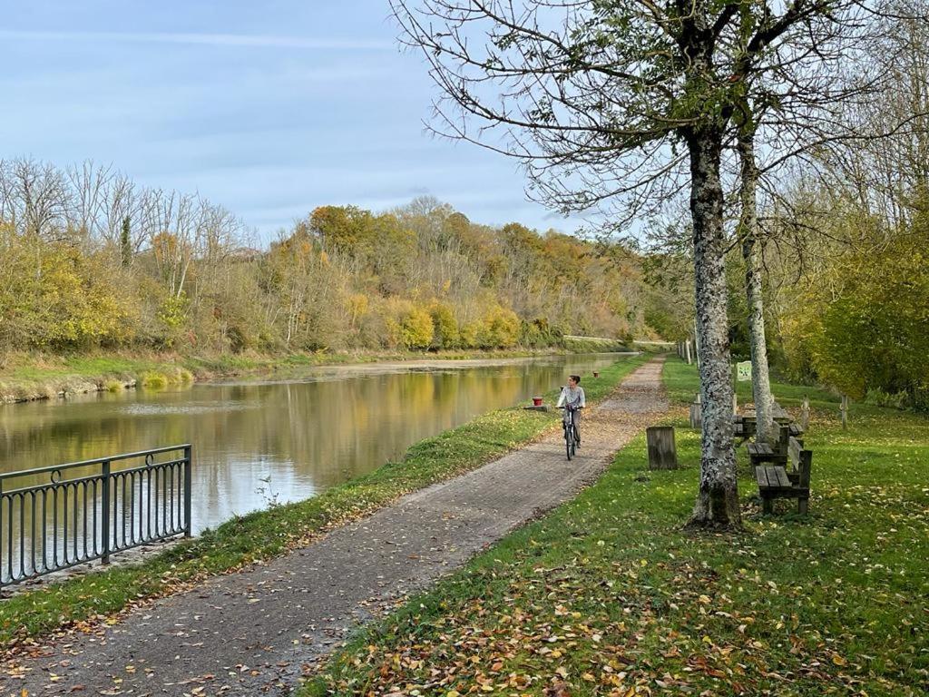Charmante Maison Bourguignonne Avec Grand Jardin Et Parking Montbard Esterno foto